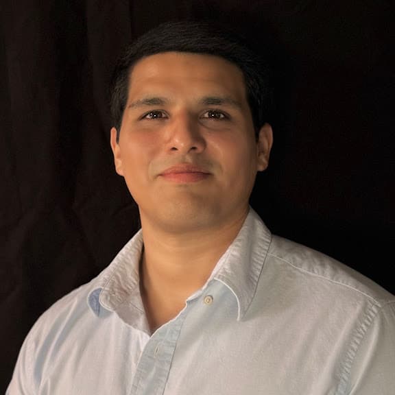 Carlos Rivadeneyra - AI Solutions Consultant